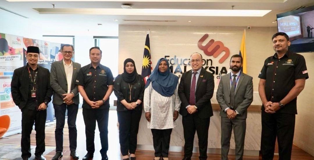 High Commissioner paid a courtesy call to Mr. Novie Tajuddin, CEO of Education Malaysia Global Services (EMGS)